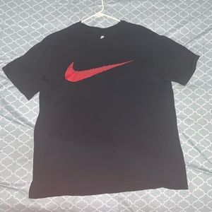 Black nike tee shirt